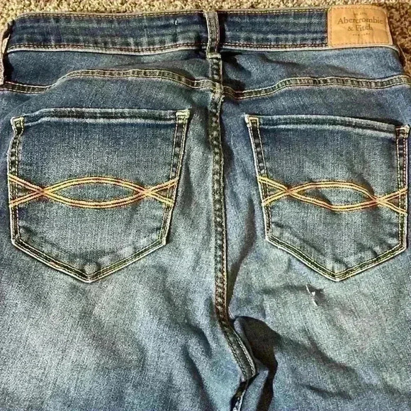 Abercrombie and Fitch Jeans- distressed, 4L - Picture 8 of 10